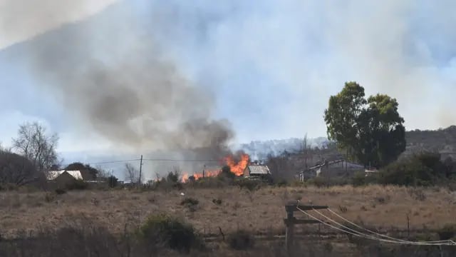 Córdoba. Incendio en la zona del basural de La Cumbre.
