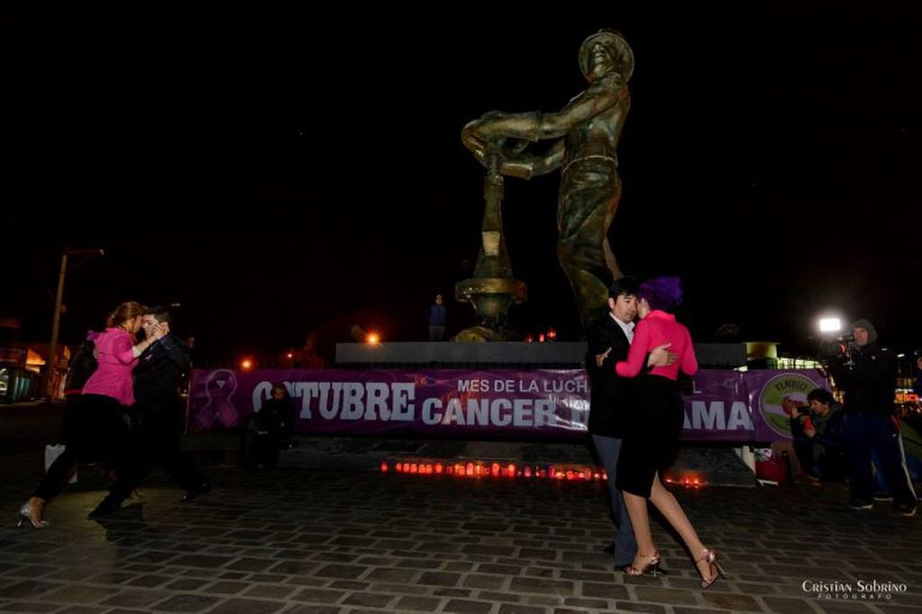 venidici vigilia al pie del Gorosito en el mes de la lucha contra el cáncer de mama