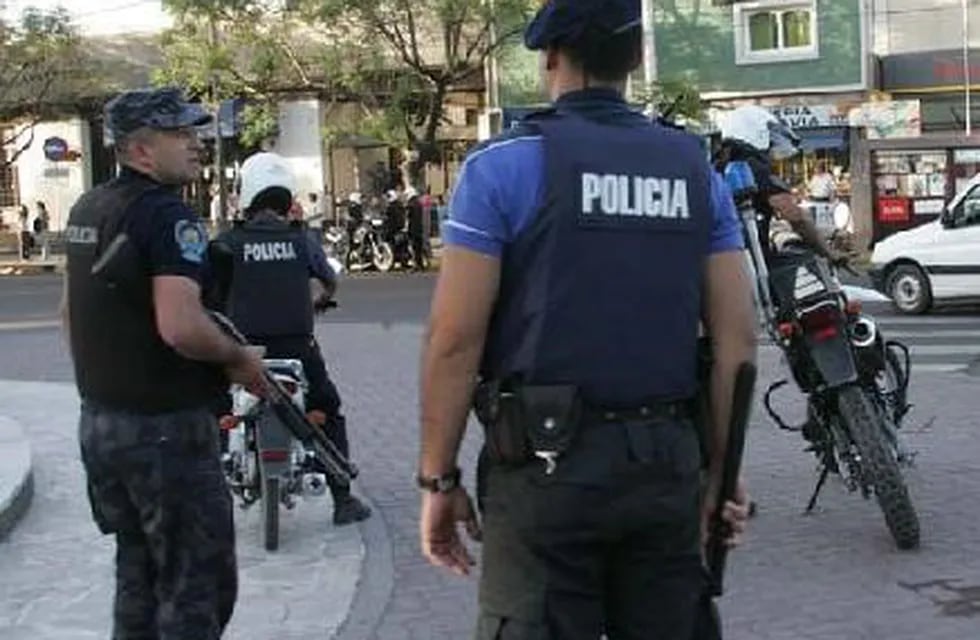 Policías de Mendoza en las elecciones.