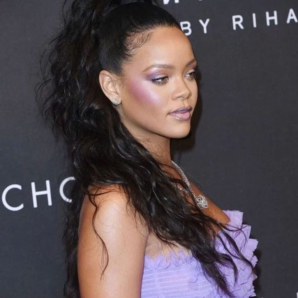 El look de Rihanna que Emilia Mernes homenajeó en el Movistar Arena