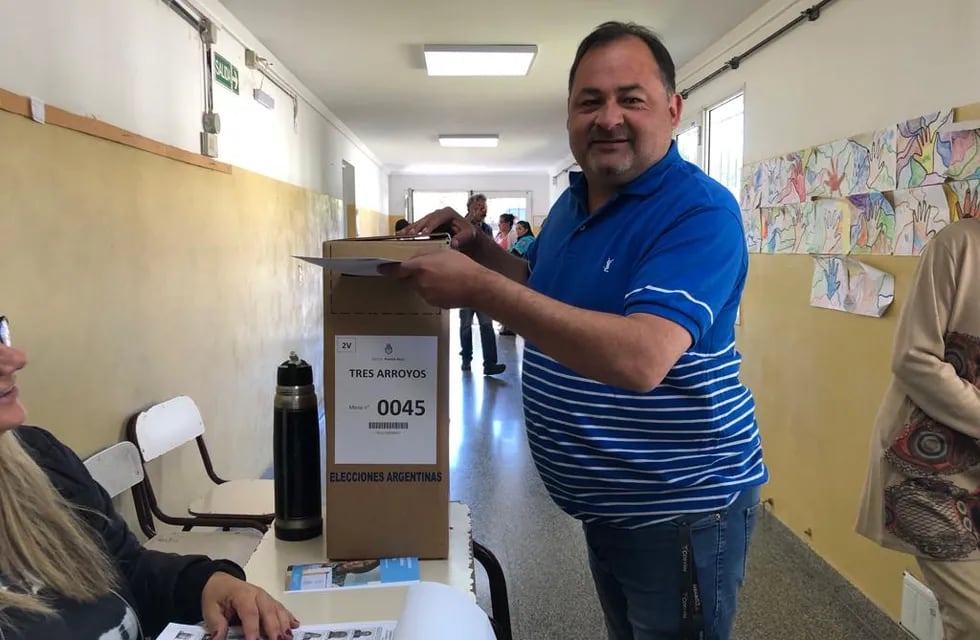 Julio “Pity” Federico votó en la Escuela Nº 4