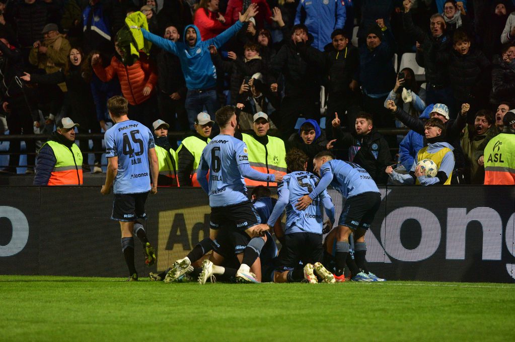 Belgrano remontó un 4-1 ante Racing este domingo (Foto: Javier Ferreyra / La Voz).