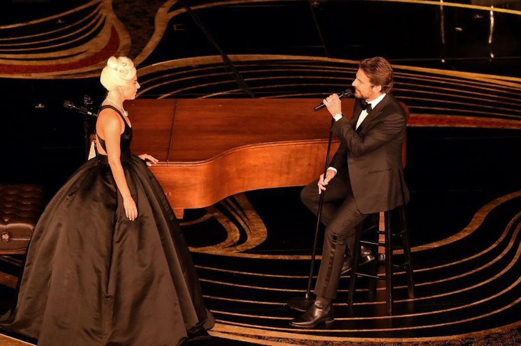 Lady Gaga y Bradley Cooper cantan durante la 91 Entrega de los premios Oscar en Hollywood, California (Foto: VALERIE MACON / AFP)