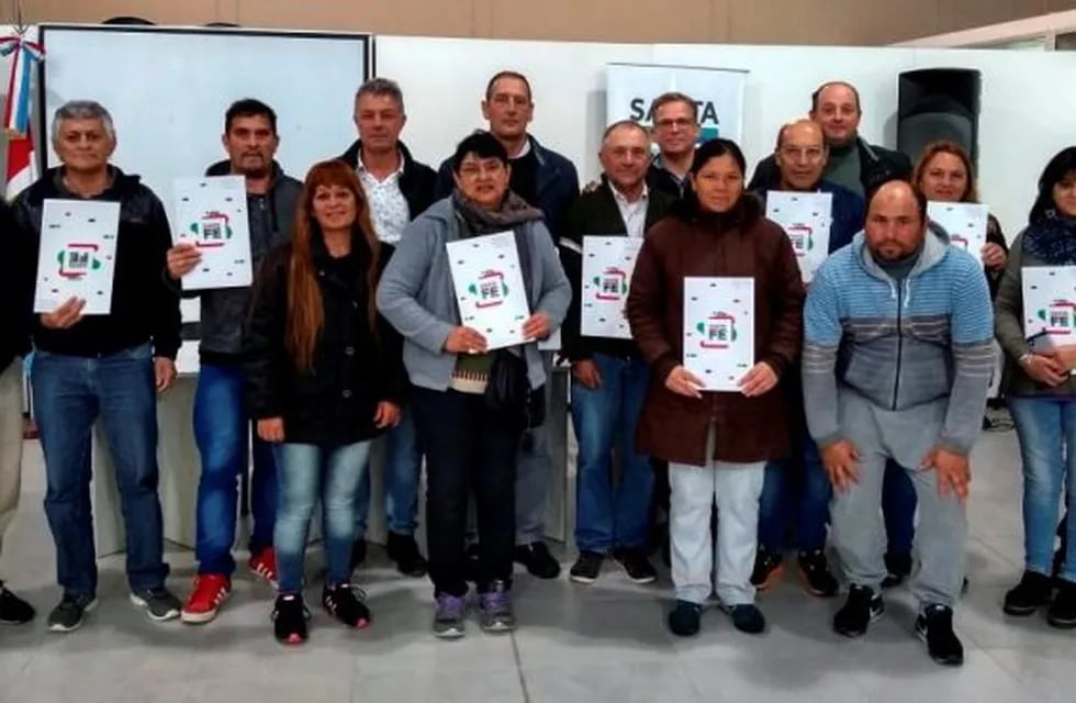 Se entregaron 11 escrituras de familias de las localidades de Bella Italia, Lehmann y Vila. (Prensa Nodo Región Rafaela)