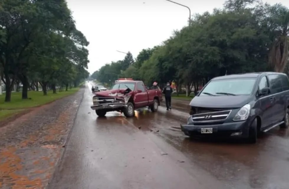 Siniestro vial en Jardín América dejó a un hombre herido.