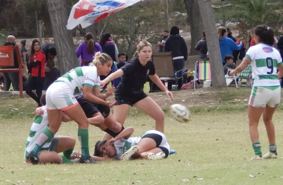 Arrancó el torneo de rugby femenino seven que organiza la URC con destacado juego del equipo de Universitario.