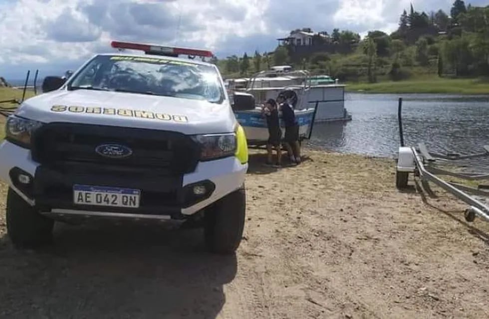 Un servicio de emergencias constató el deceso del infortunado pescador.