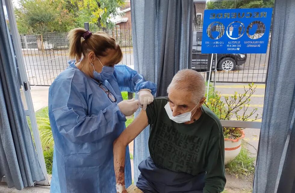 Campaña de vacunación antigripal (2021) en Villa Carlos Paz.