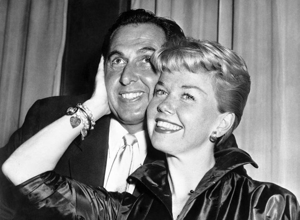 Doris Day junto a su esposo y agente, Martin Melcher (AP)