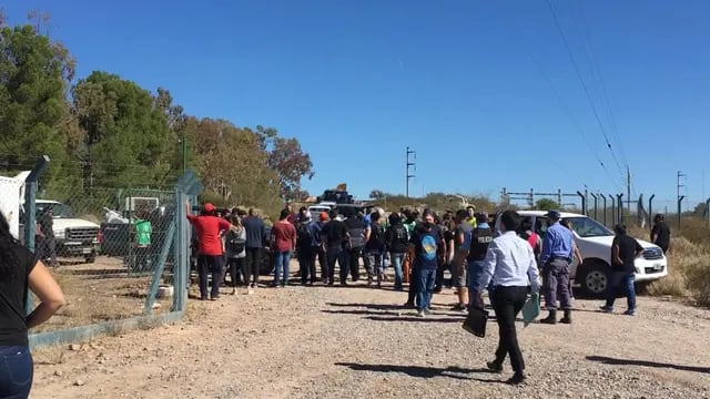 Sindicalistas destruyeron una planta transmisora de tres radios en Neuquén