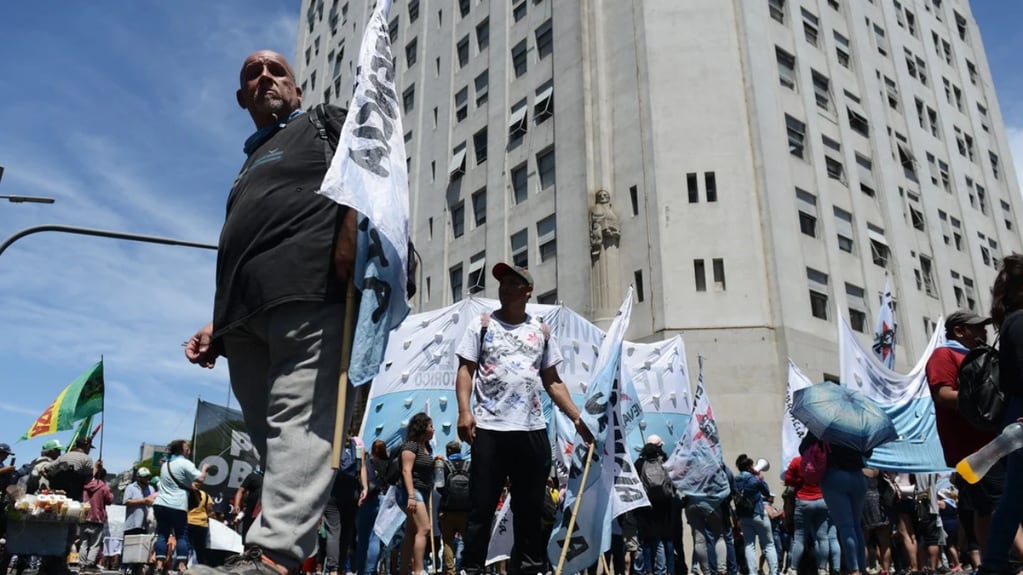 Organizaciones sociales en una protestas frente al Ministerio de Desarrollo. Gentileza: Clarín.