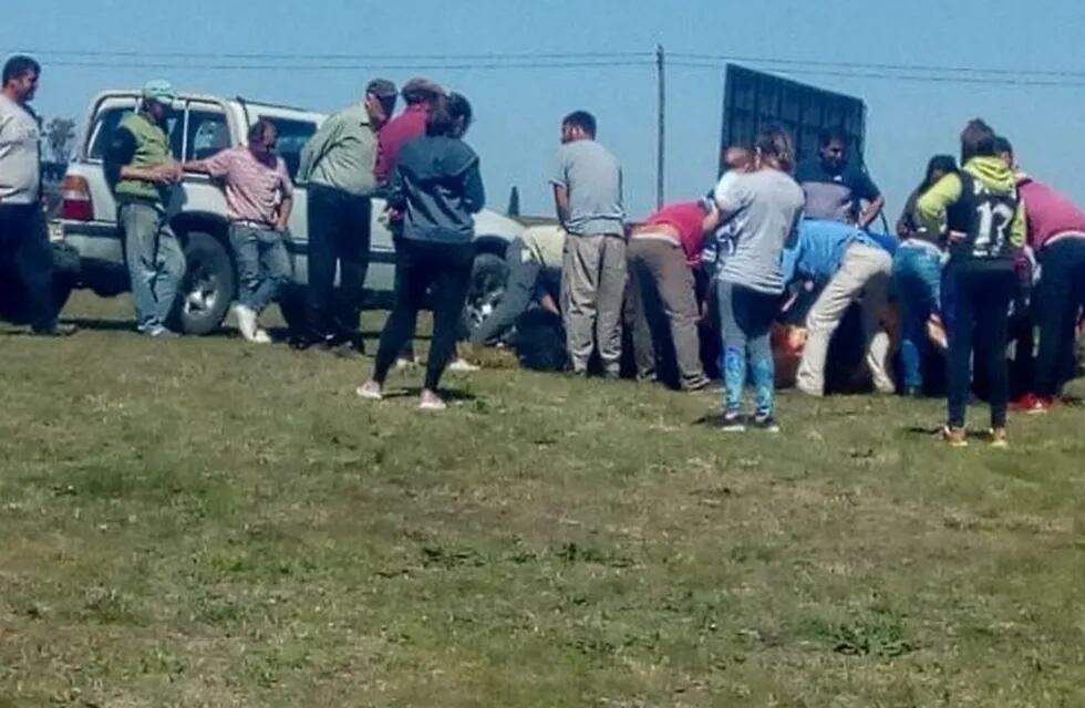 El siniestro vial se registró en cercanías de la localidad entrerriana de Lucas González. Fotografía: Gentileza diario La Capital.