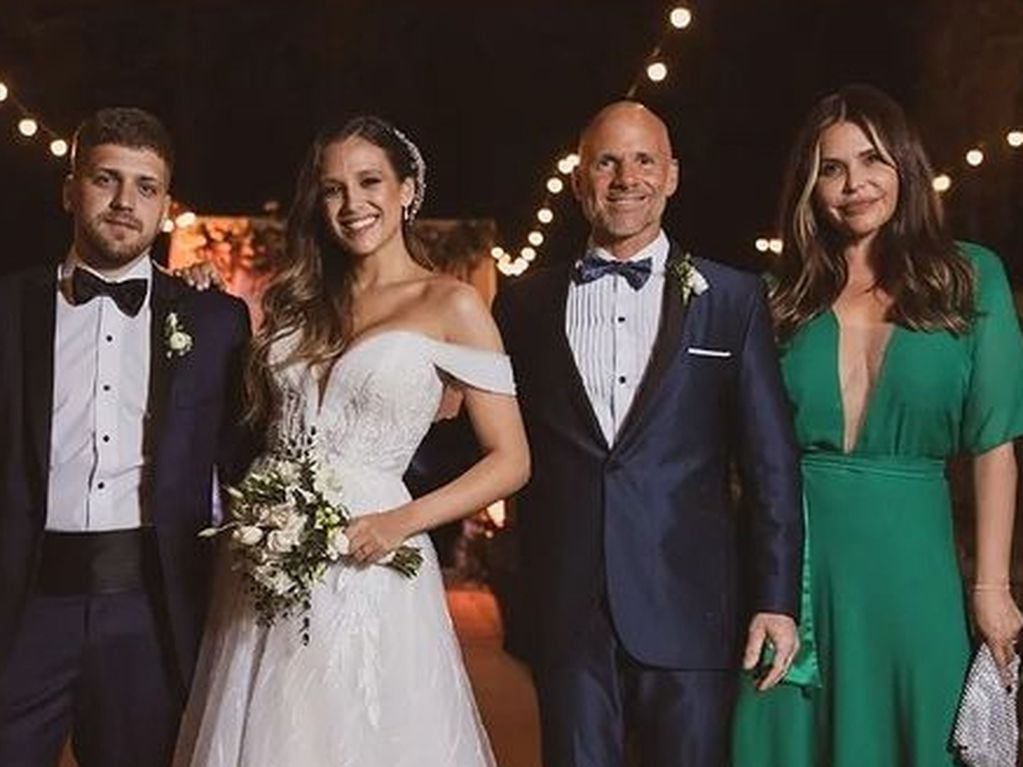 Barbie Vélez y Lucas Rodríguez en su casamiento junto a Nazarena y Alejandro Pucheta (Foto: Instagram)