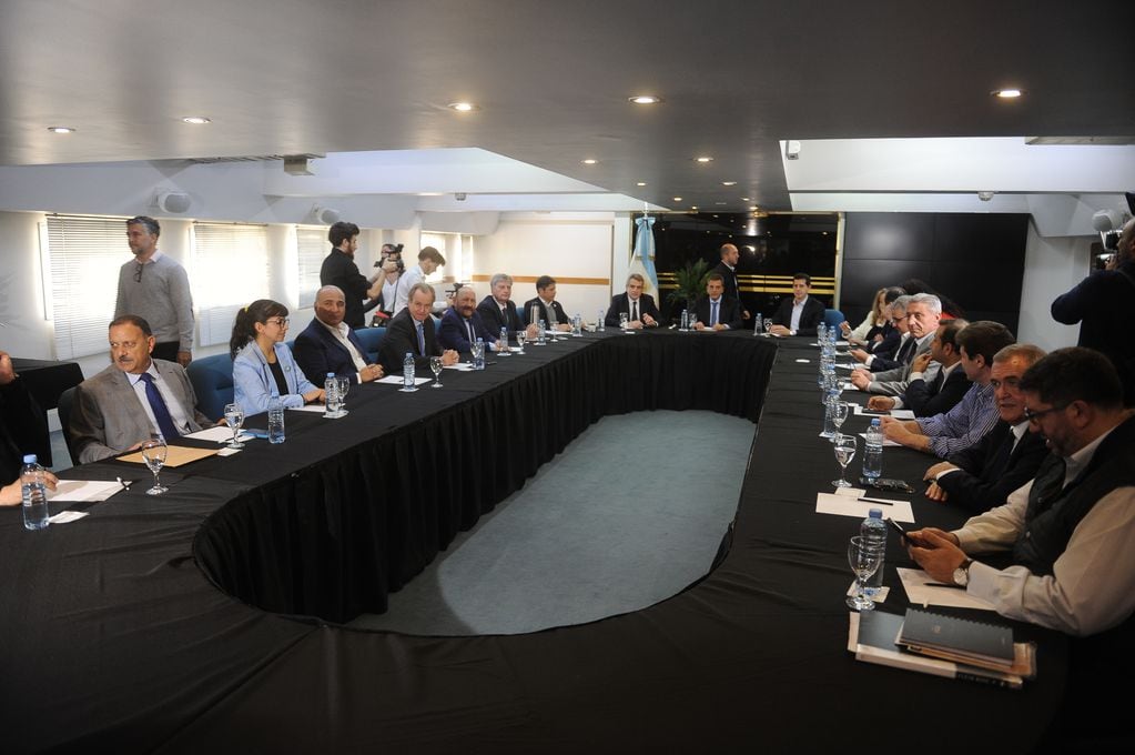 La reunión con gobernadores en el CFI. Foto: Federico López Claro.