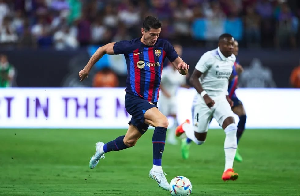 Lewandosky sumó sus primeros minutos con la remera del Barcelona (Foto: AP).