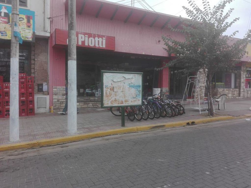 La Calera: la mayoría de la cartelería publicitaria se encuentra en el centro y en la intersección de calle San Martín y Ruta E-55