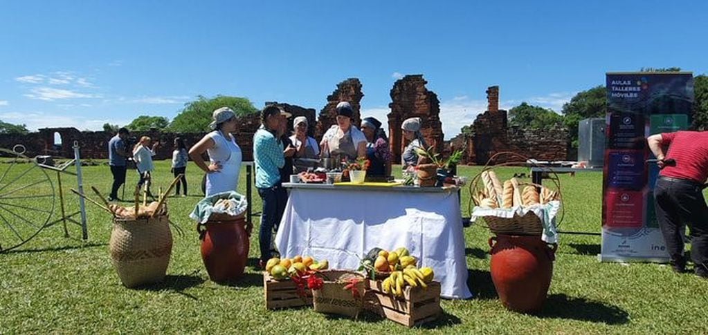 San Ignacio. Cocina en vivo en el magnífico escenario de las Ruinas de San Ignacio. (Twitter Galarza)