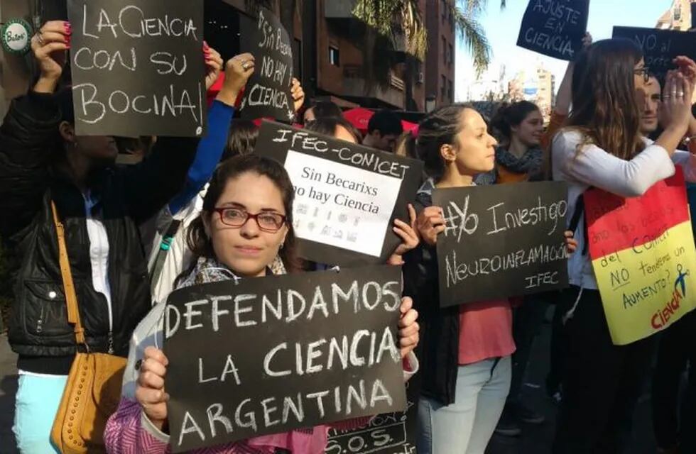 Los becarios del Conicet se manifestaron en Córdoba contra los recortes y el atraso salarial.