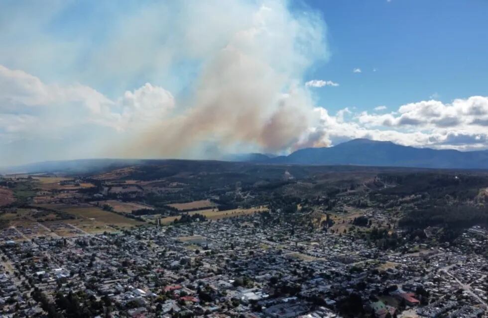 Un nuevo incendio se desató en la zona de Laguna Larga en el Parque Nacional Los Alerces.