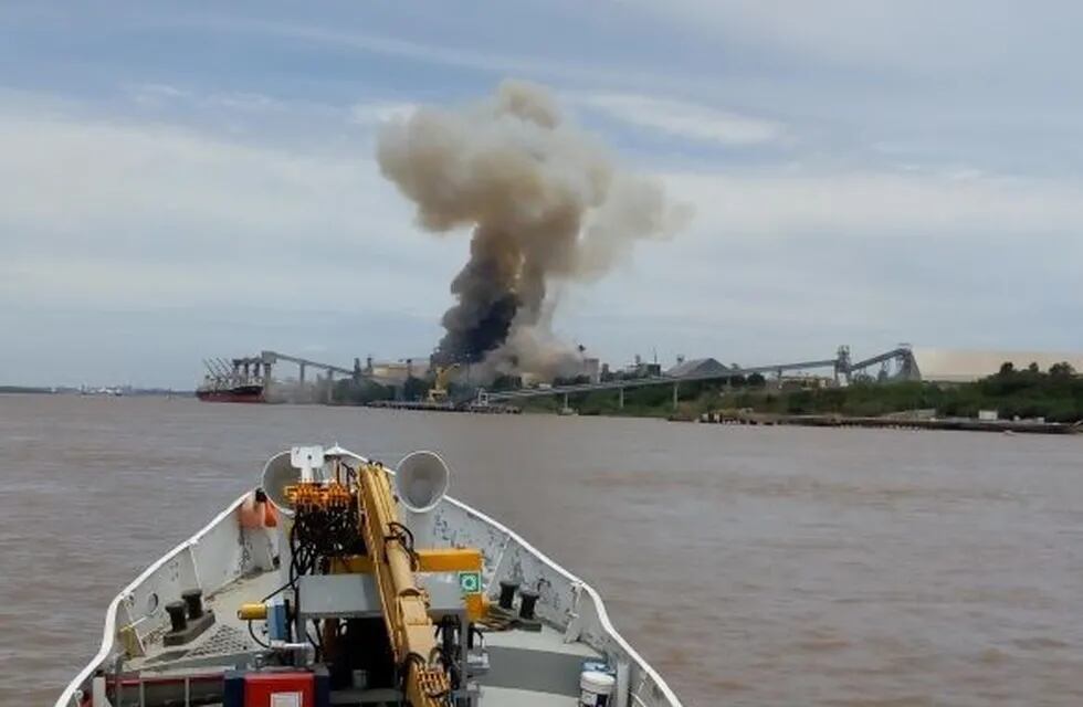 Explosión en la planta Cofco de Puerto General San Martín. (@natioeschger)