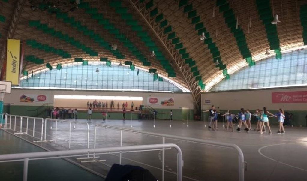 Interior Polideportivo Enrique Brizzio