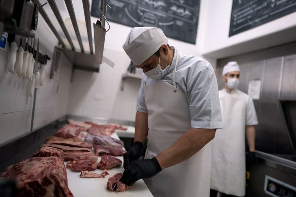 El presidente argentino Alberto Fernández quiere que el país vuelva a ser el primer exportador de carne vacuna del mundo. Foto: AP/Victor R. Caivano.