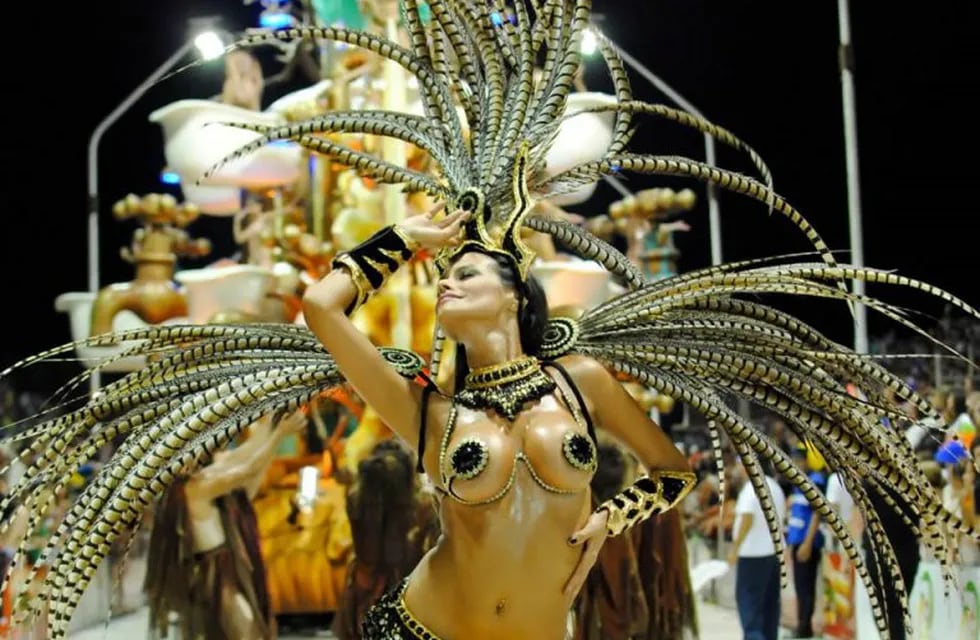 Evangelina Carrozzo en el Carnaval de Gualeguaychú (Fotos de archivo) web