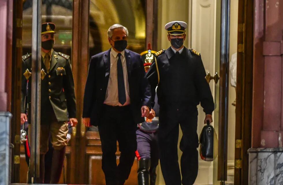 Alberto Fernandez saliendo de Casa Rosada Foto Federico Lopez Claro
Alberto Fernández