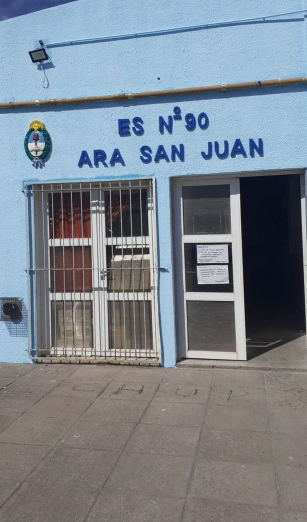 La nueva fachada de la Escuela "ARA San Juan".