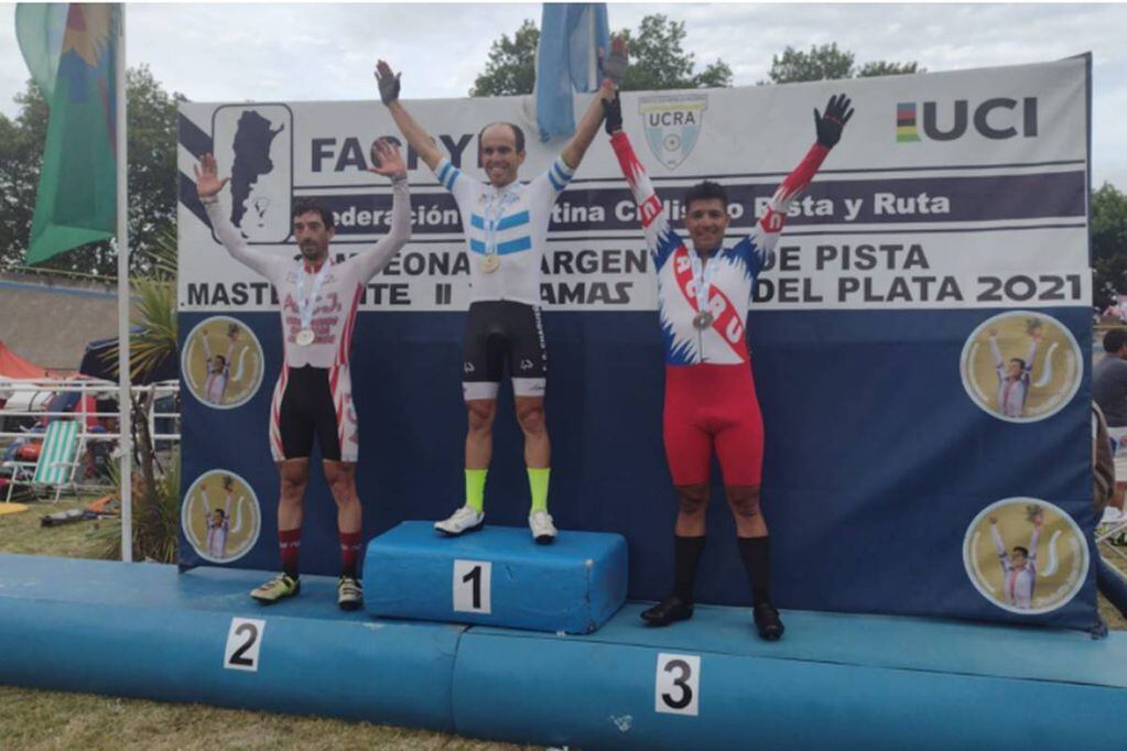 Concordienses campeones de ciclismo en Mar del Plata.