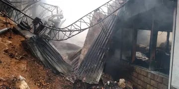 Se incendió una fábrica de corchos en Rosario