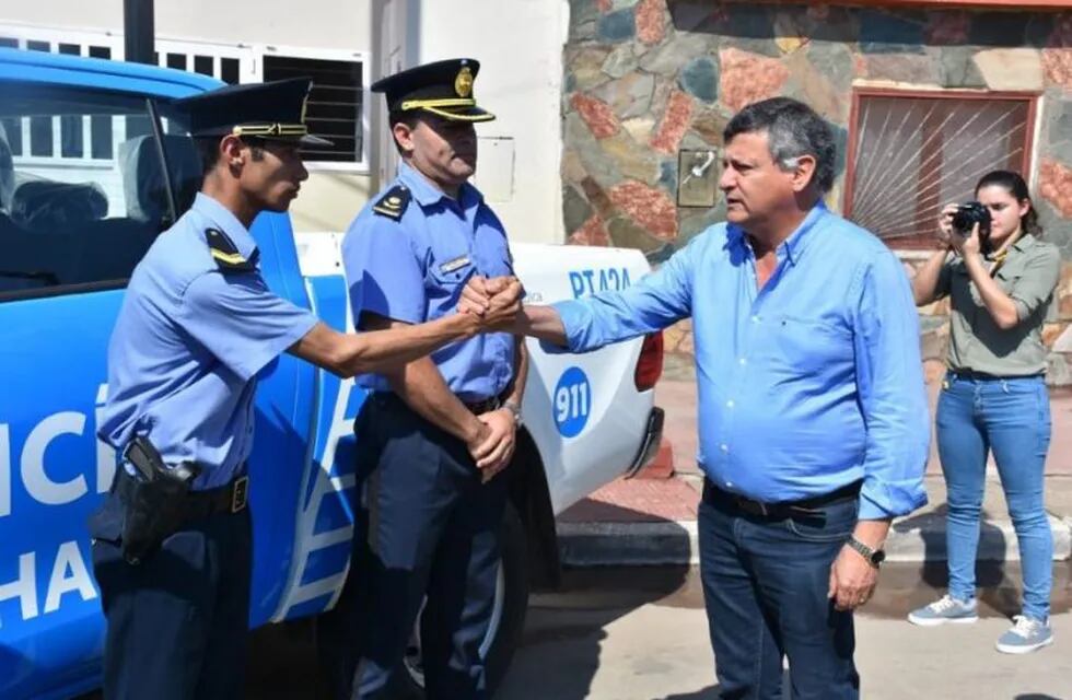 Peppo entregó nuevos patrulleros a la Policía de Resistencia. (Foto: @domingopeppo)
