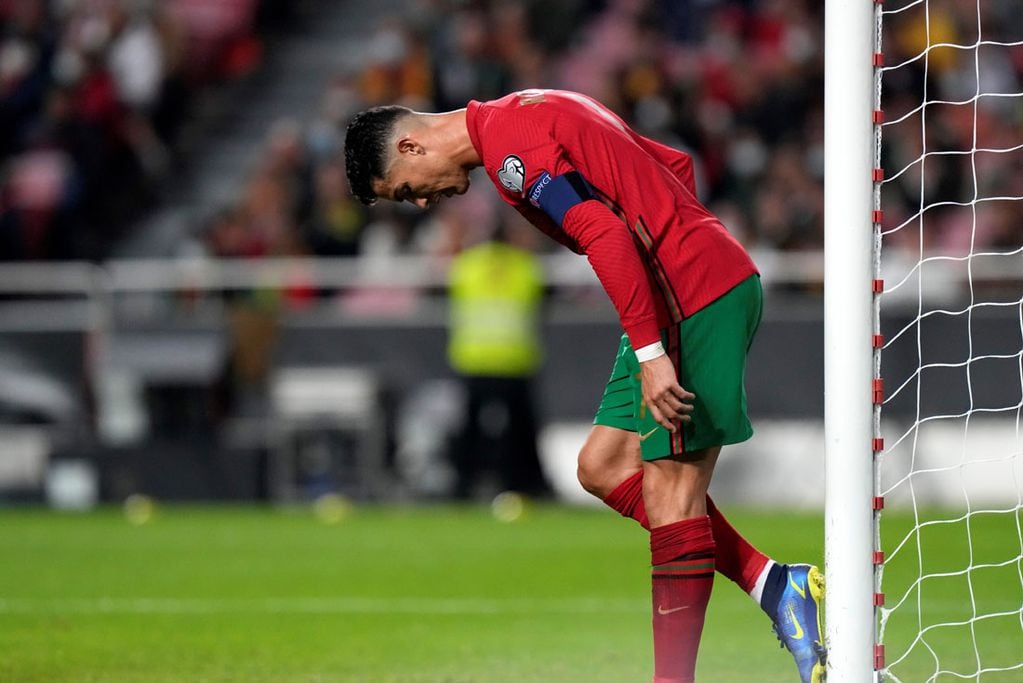 El lamento de Cristiano Ronaldo por la oportunidad perdida por Portugal. (AP)