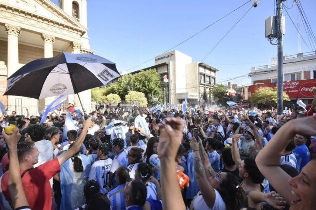 Los festejos en San Luis tras la victoria por 3 a 0 de la Selección Argentina en las semifinales del Mundial Qatar 2022.