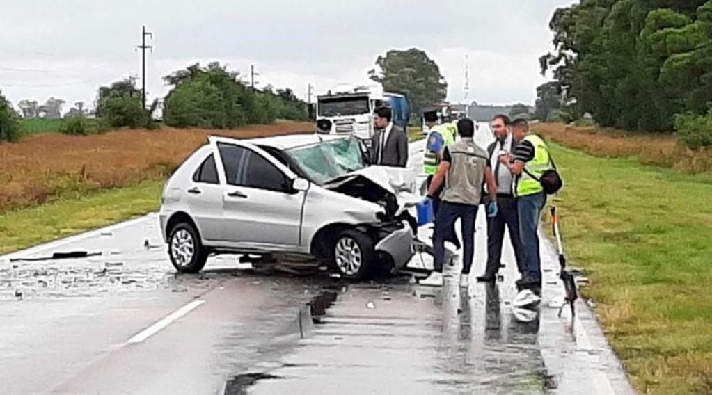 El accidente se produjo bajo una intensa llovizna (Radio Fusión)