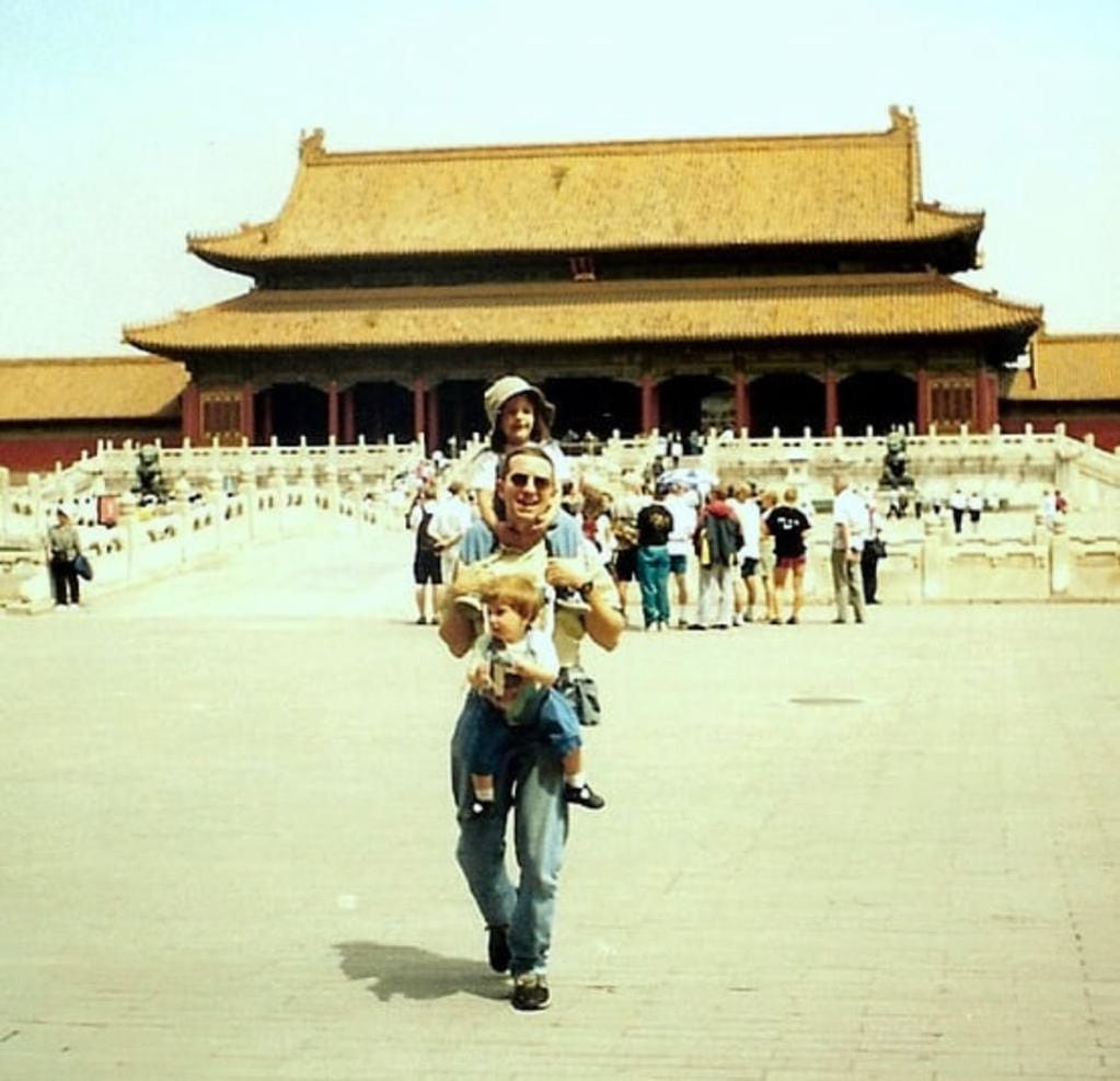 Pekín, 999. Eduardo cumplió su sueño de niño de recorrer la Gran Muralla China en bicicleta.