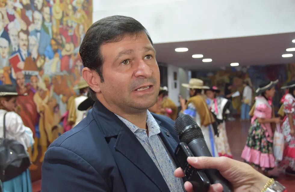 El diputado provincial Santiago Jubert criticó duramente al intendente de Perico, Luciano Demarco, a partir de su viaje a Medio Oriente para ver el Mundial de Fútbol.
