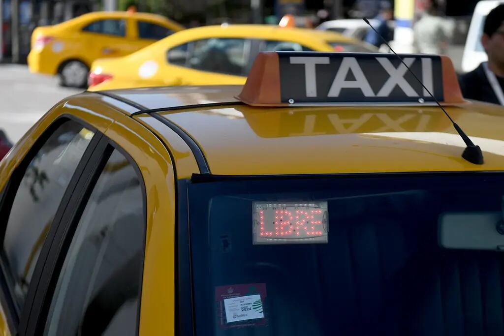 Aumentan un 40% taxis y remises