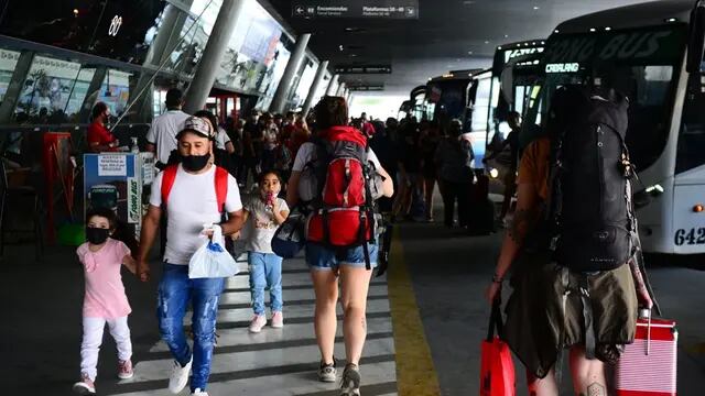 El movimiento en la Terminal de Córdoba por el fin de semana extralargo (José Hernández/LaVoz).