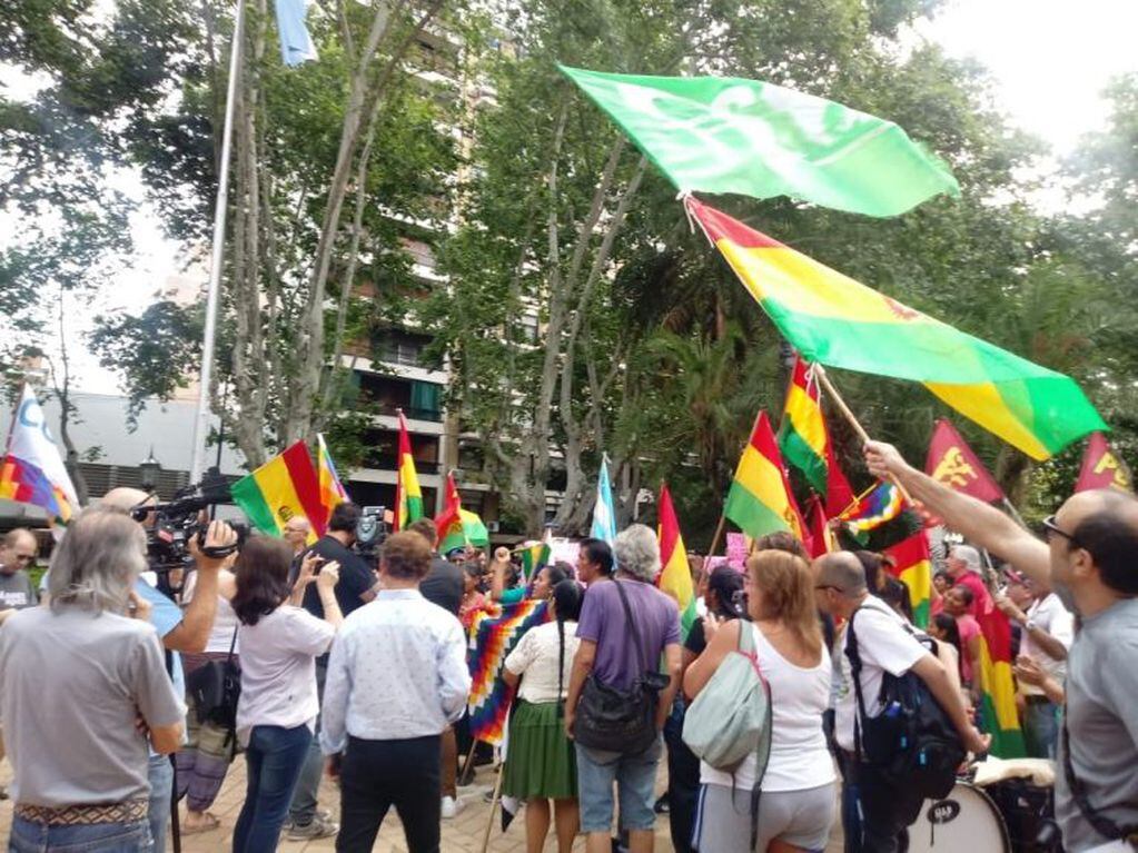 Asamblea popular en apoyo a Evo Morales en Rosario. (@PPS_Partido)