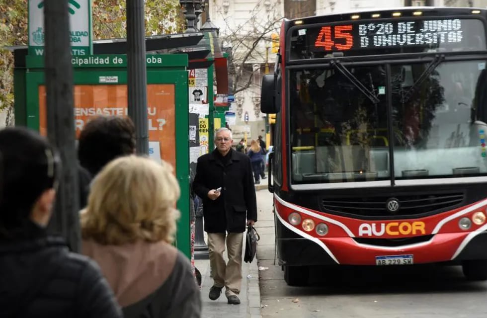 El servicio de transporte urbano en Córdoba disminuyó su frecuencia por el feriado puente (Archivo/La Voz).