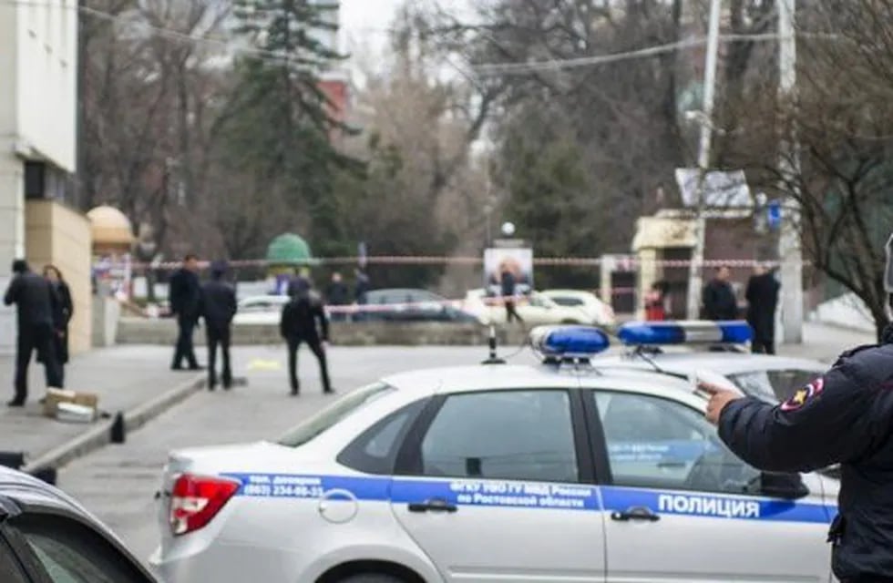 Brutal ataque con un hacha de un adolescente a niños y un profesor en una escuela de Rusia.