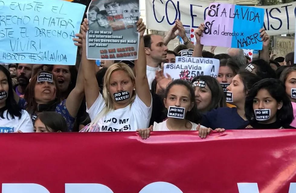 La movilización comenzó en la Plaza 25 de Mayo. (@CeRouillon)