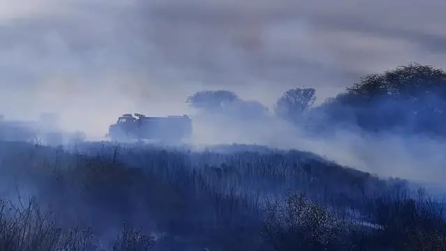 Bomberos Voluntarios Arroyito extinguieron un incendio de monte autóctono