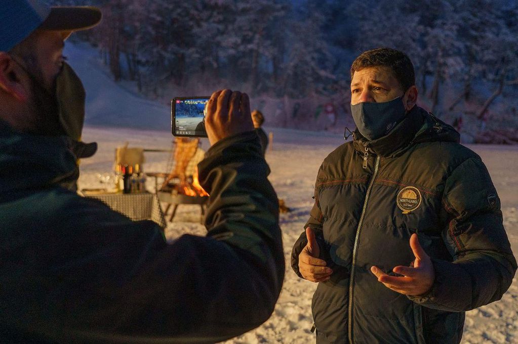 El secretario de turismo de la Municipalidad e Ushuaia, David Ferreyra, habló con los medios en el evento de la Fiesta del invierno "Fan de la Nieve". 