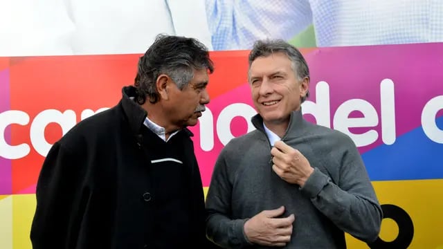 Eduardo "el Gato" Romero junto a Mauricio Macri en la campaña de 2015