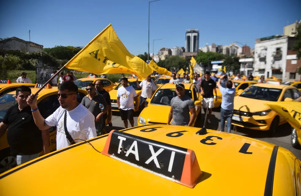 Detuvieron a los taxistas que atacaron a otro durante el paro del 29 en Córdoba.