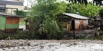 Defensa Civil de Posadas se encuentra asistiendo a barrios afectados por el temporal