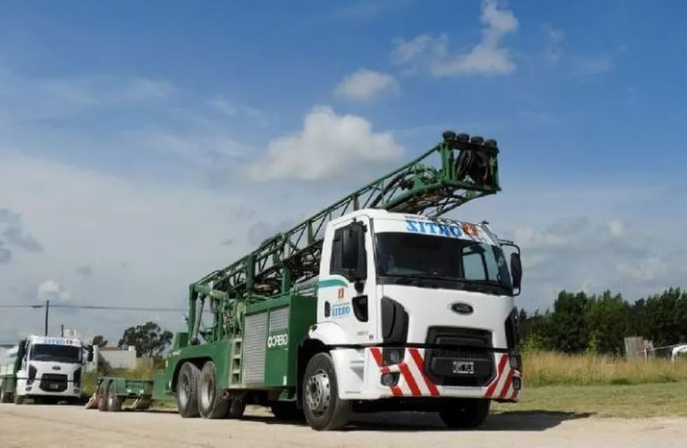 Camion pocero. Los trabajos en 101 se realizan luego de la terminación del de 84 y 59