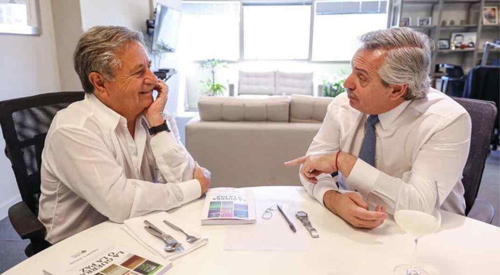 Eduardo Duhalde y Alberto Fernández en las oficinas del presidente (Foto: Prensa Fernández)